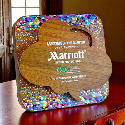 7720 - Wooden Plaque & Trophy