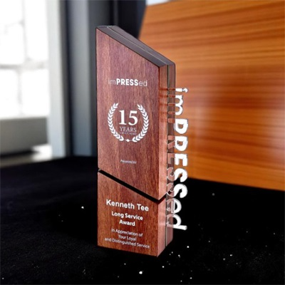 7701 - Wooden Plaque & Trophy