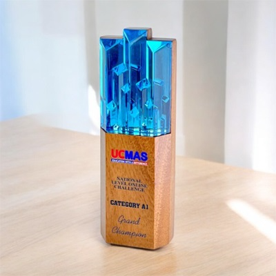 7689 - Wooden Plaque & Trophy