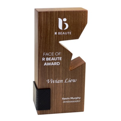 7673 - Wooden Plaque & Trophy