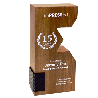 7670 - Wooden Plaque & Trophy