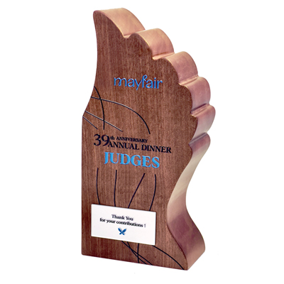 7663 - Wooden Plaque & Trophy