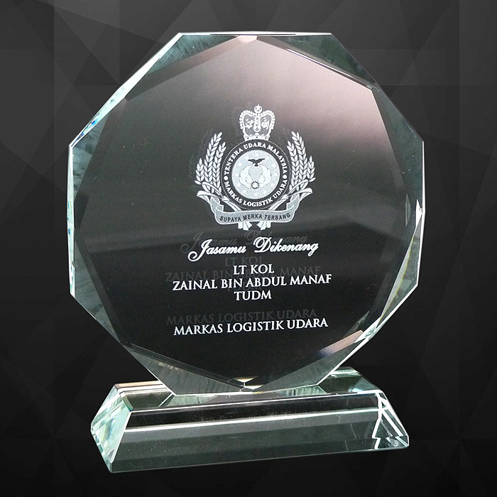 9033 - Exclusive Crystal Plaques