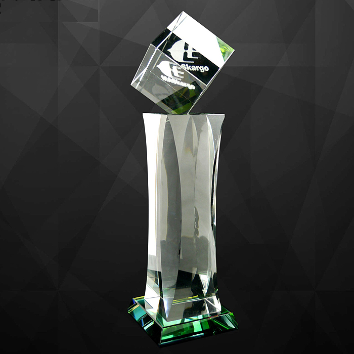9068 - Exclusive Crystal Cube Trophy